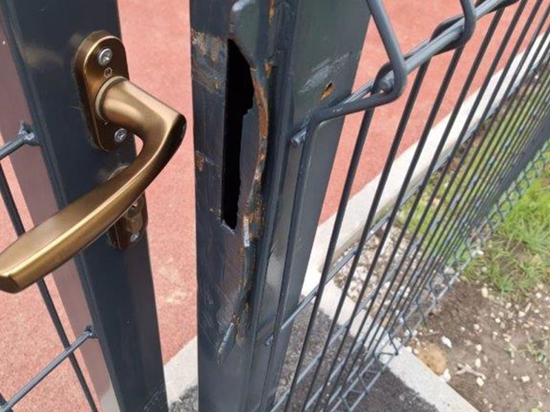 Uništeno dječje igralište