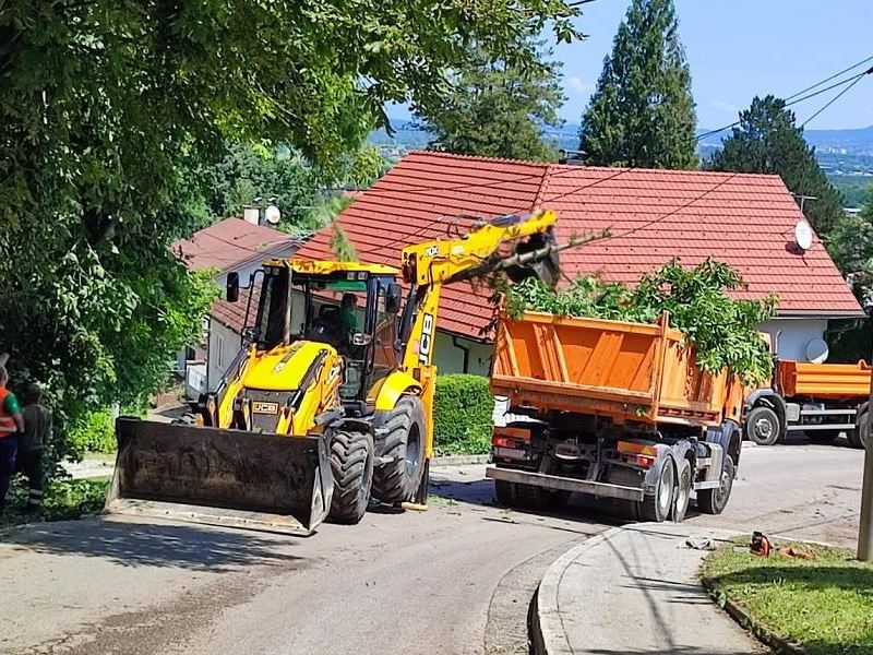 Službe Komunalca i dalje na terenu