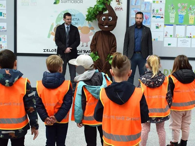 Izložbom dječjih radova obilježen Dan planeta Zemlje