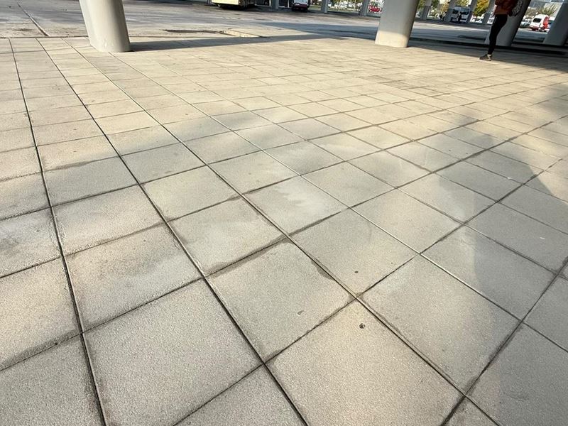 Čišćenje perona autobusnog kolodvora