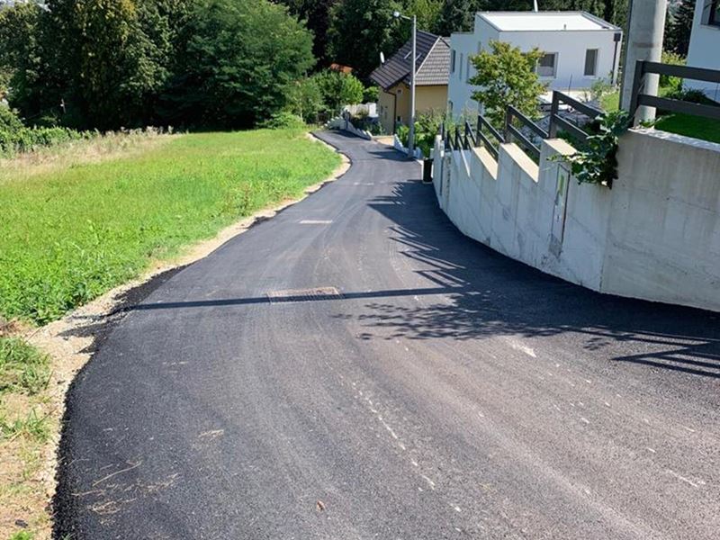 Asfaltiran lijevi odvojak Okićke ulice