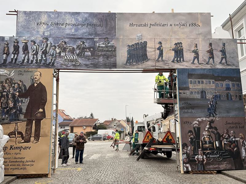 Postavljaju se fašnička vrata!