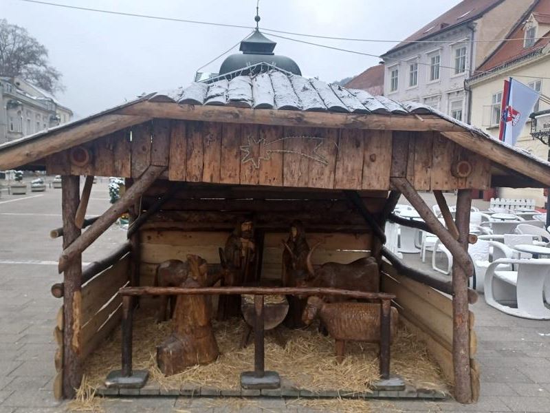 Božićne jaslice na trgu