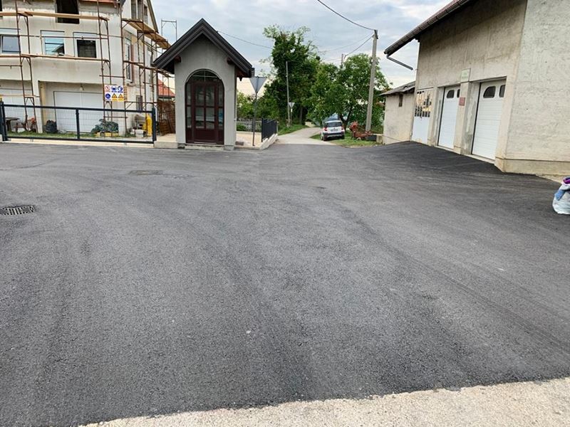Asfaltirana prometnica u Klakama