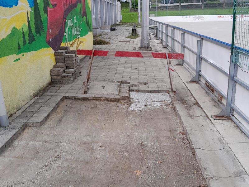 Obnova opločnika kod klizališta