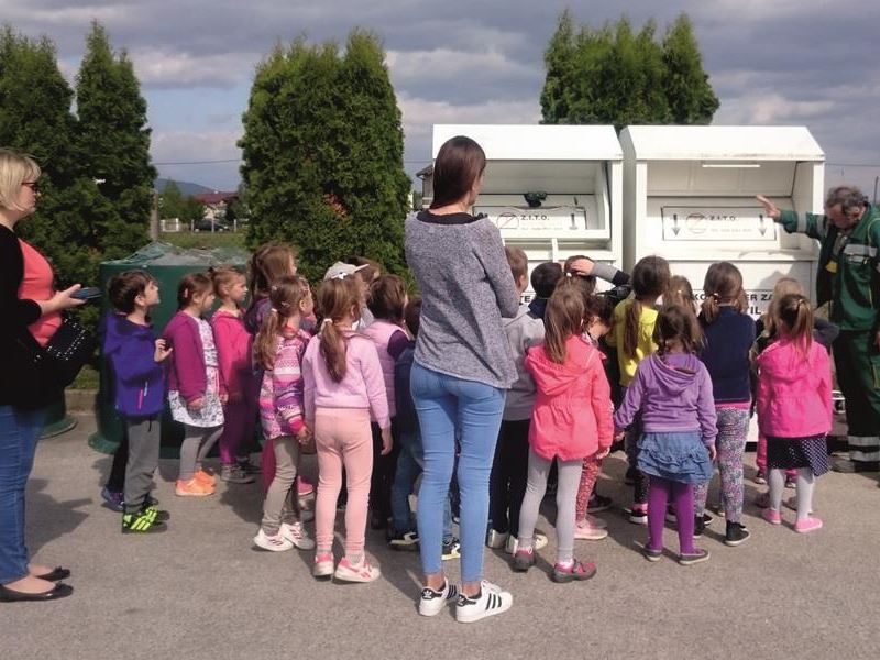 Djeca iz DV Osmijeh u posjetu reciklažnom dvorištu