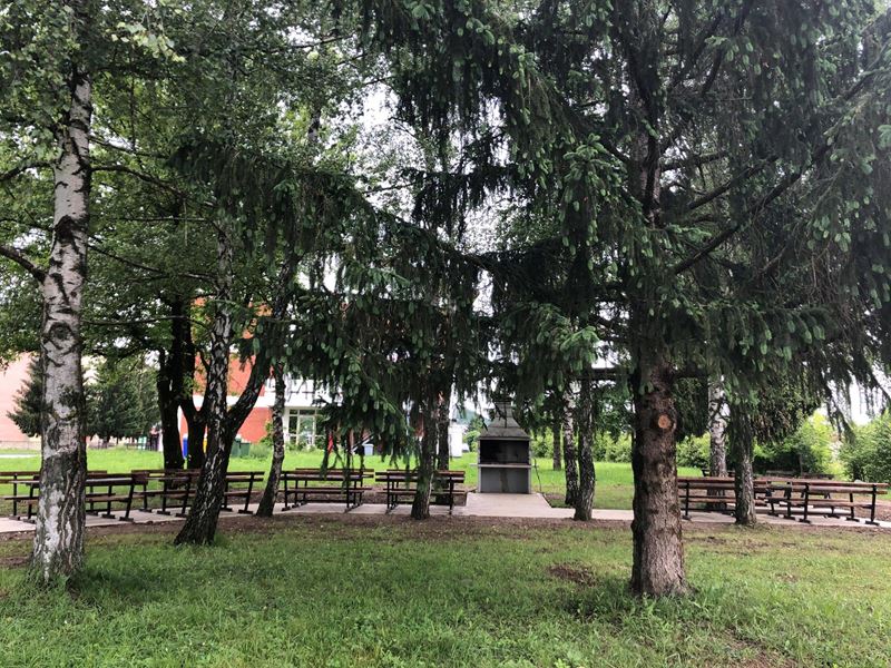 Prostor za druženje i roštilj u vojarni