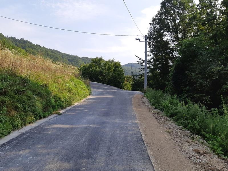 Asfaltirana prometnica u Slapnici