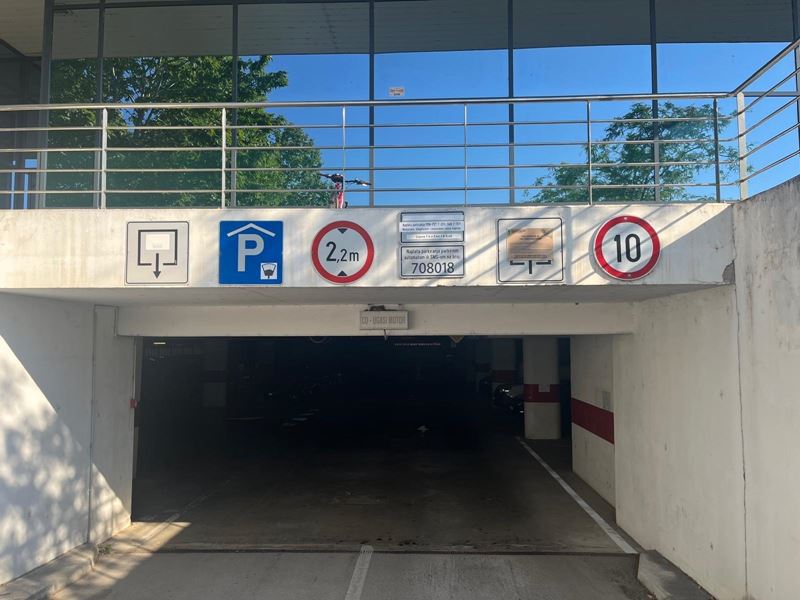 Novi parkirni aparat u garaži autobusnog kolodvora