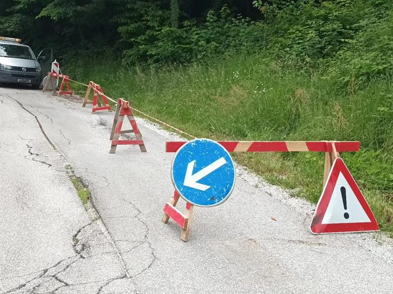 Molimo građane da ne pomiču prometne znakove!